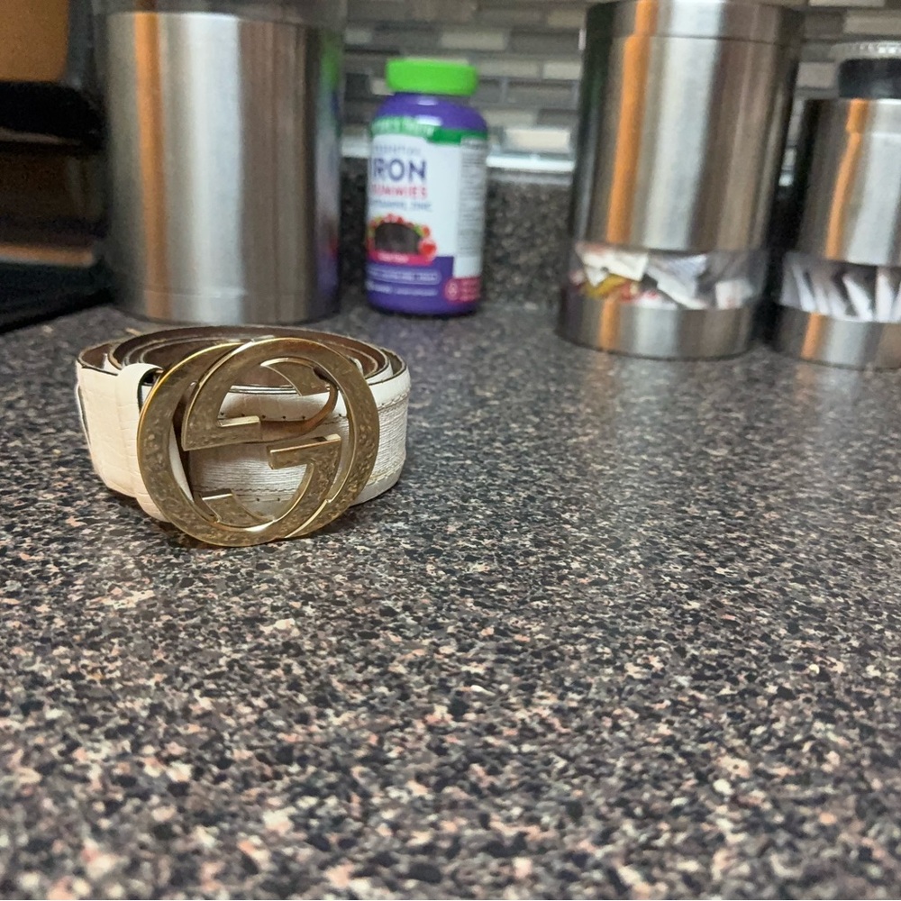 Men’s Gucci Belt White with Gold Buckle 100% Authentic Made In Italy